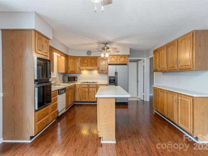 89 Braddock Way, Asheville, NC 28803.  MLS# CAR4217900, YatesRealty ID 1023. Kitchen with island!