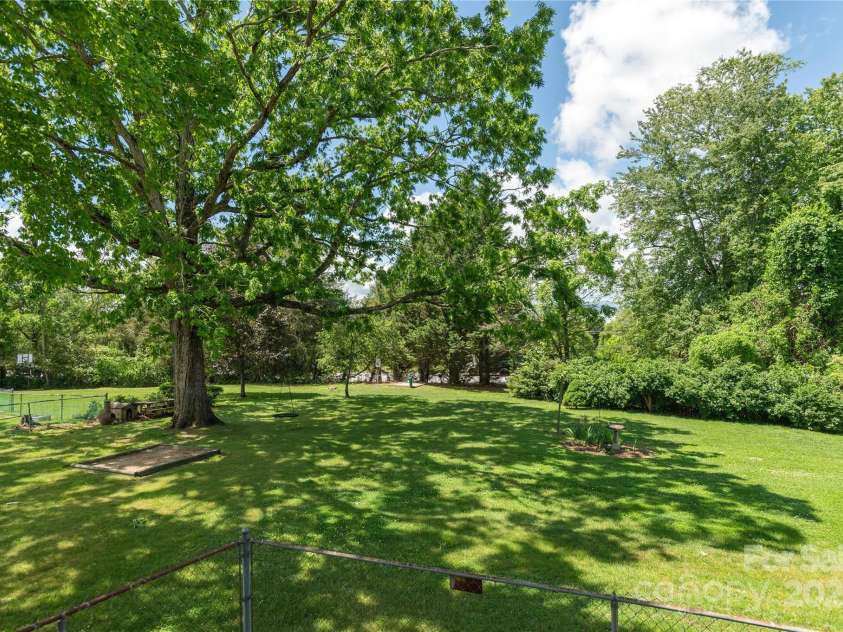 89 Braddock Way, Asheville, NC 28803.  MLS# CAR4217900, YatesRealty ID 1023. Large, Flat back yard with fruit trees, flowers