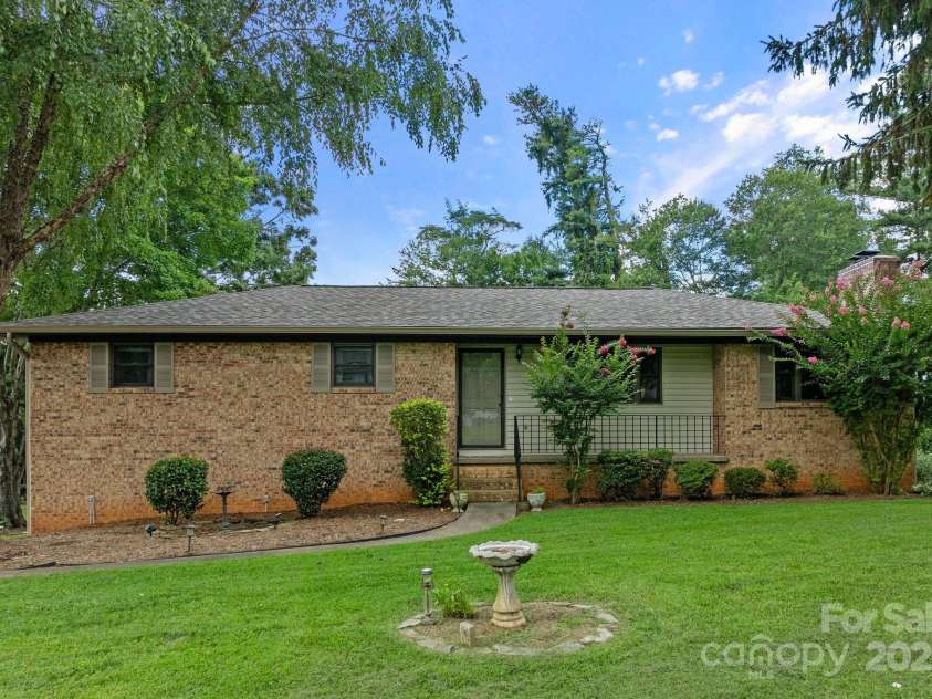 89 Braddock Way, Asheville, NC 28803.  MLS# CAR4293355, YatesRealty ID 1023. 