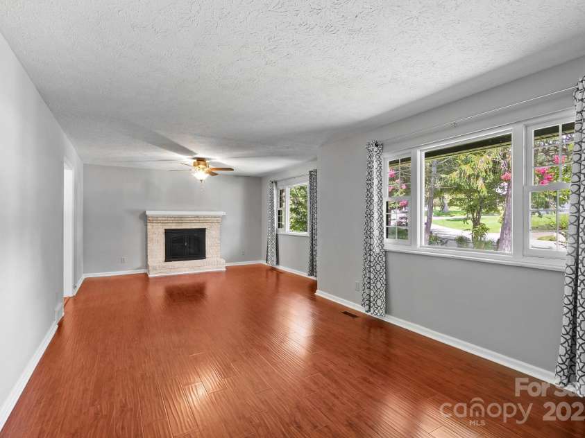 89 Braddock Way, Asheville, NC 28803.  MLS# CAR4293355, YatesRealty ID 1023. 