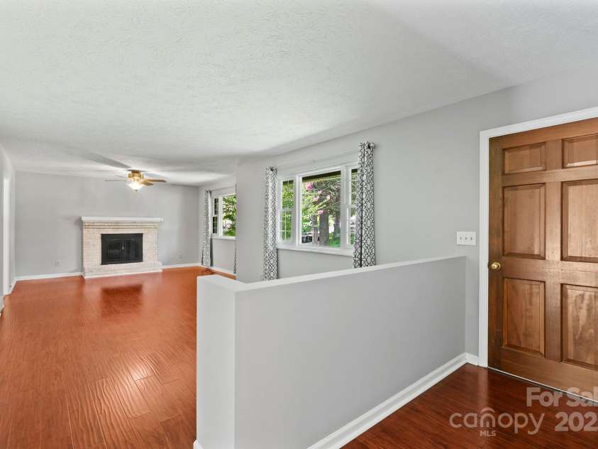 89 Braddock Way, Asheville, NC 28803.  MLS# CAR4293355, YatesRealty ID 1023. 