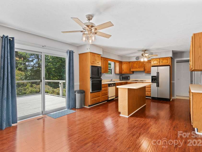 89 Braddock Way, Asheville, NC 28803.  MLS# CAR4293355, YatesRealty ID 1023. 