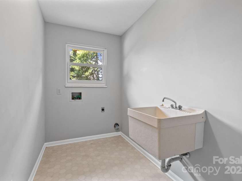 89 Braddock Way, Asheville, NC 28803.  MLS# CAR4293355, YatesRealty ID 1023. 