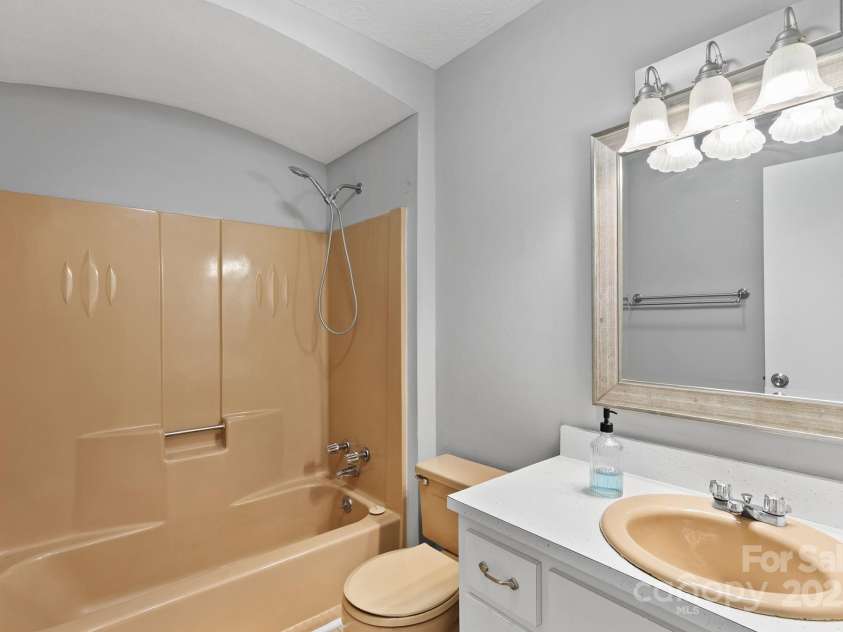 89 Braddock Way, Asheville, NC 28803.  MLS# CAR4293355, YatesRealty ID 1023. 