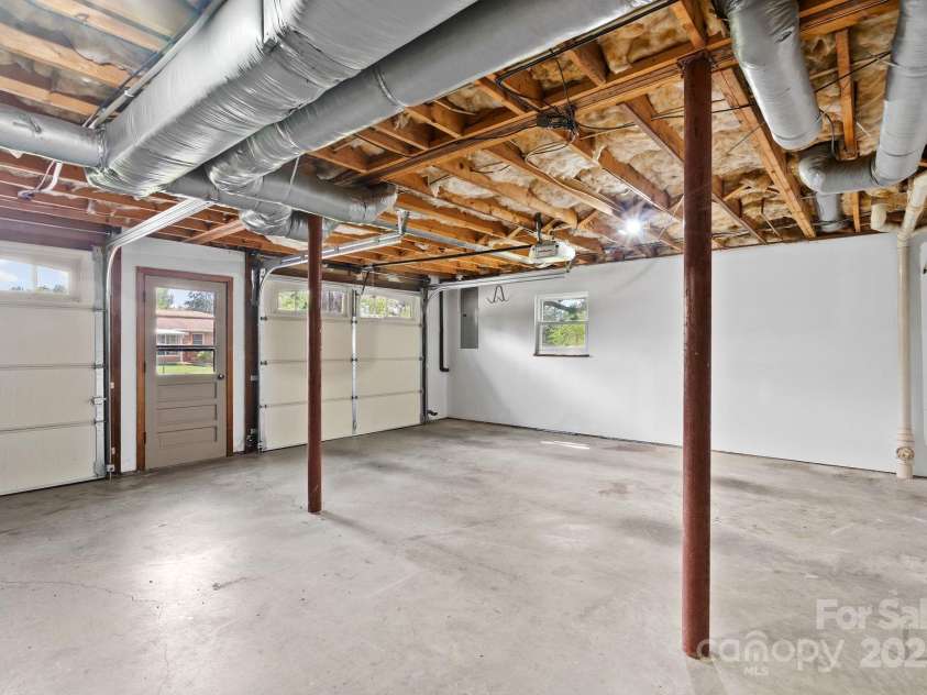 89 Braddock Way, Asheville, NC 28803.  MLS# CAR4293355, YatesRealty ID 1023. 