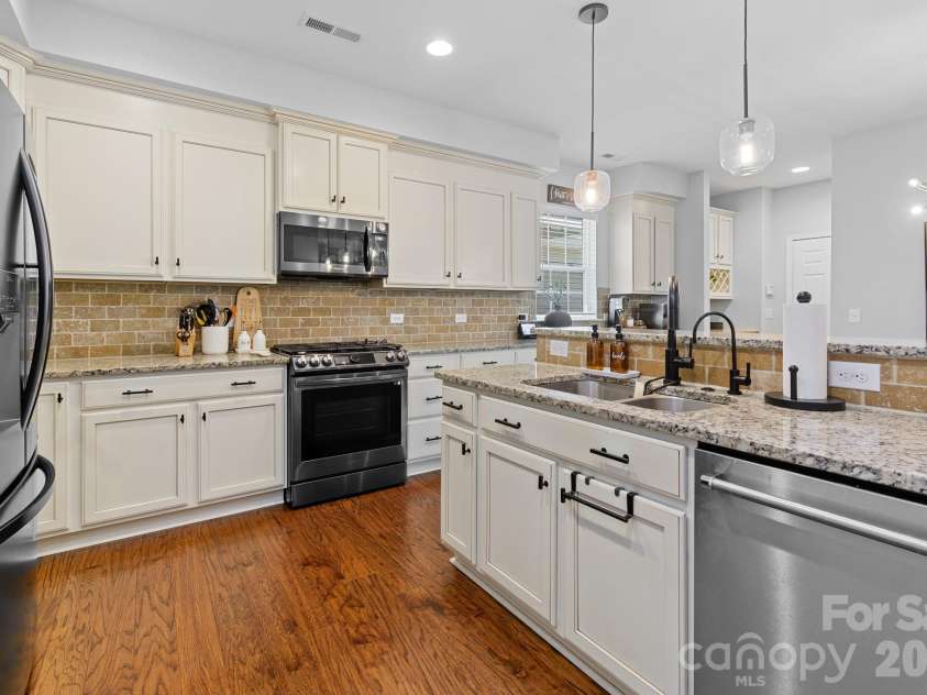 10421 Royal Winchester Drive, Charlotte, NC 28277.  MLS# CAR4355320, YatesRealty ID 10230. 