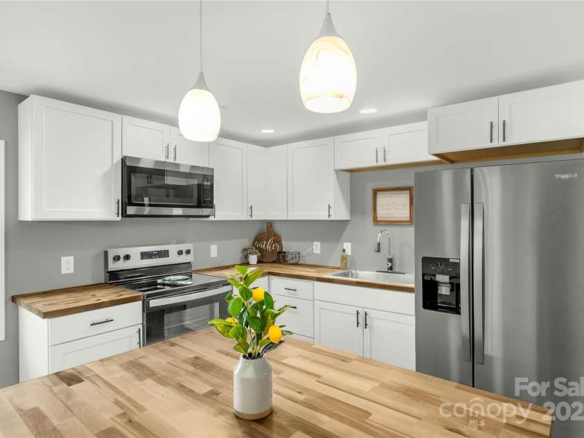 212 Doc Garris Road, Lancaster, SC 29720.  MLS# CAR4242294, YatesRealty ID 10230. 