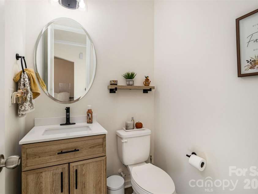 10978 Sparkle Creek Drive, Midland, NC 28107.  MLS# CAR4197526, YatesRealty ID 10231. Guest bathroom
