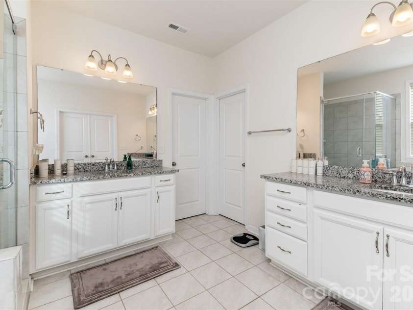 10978 Sparkle Creek Drive, Midland, NC 28107.  MLS# CAR4197526, YatesRealty ID 10231. Master bathroom