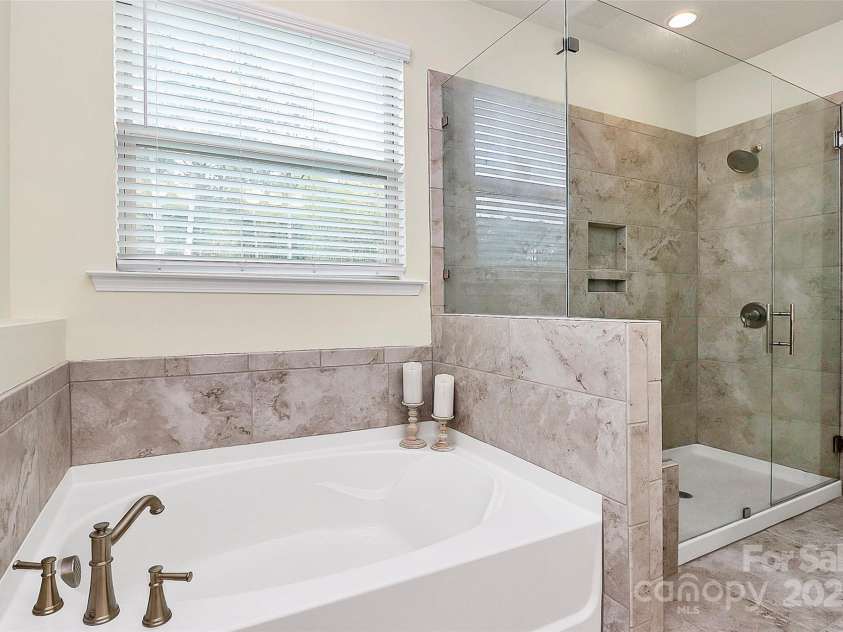 16019 Kelby Cove, Charlotte, NC 28278.  MLS# CAR4252849, YatesRealty ID 10231. Primary bathroom