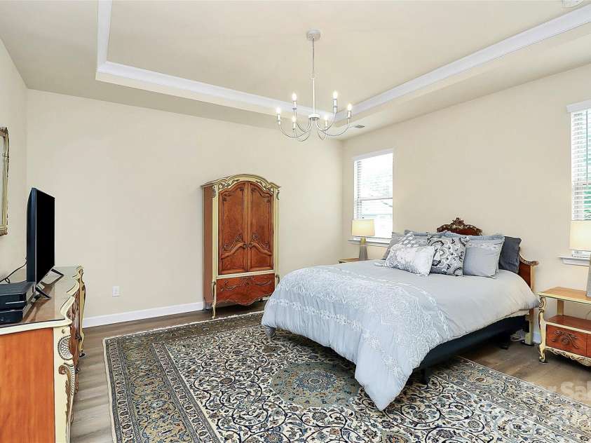 16019 Kelby Cove, Charlotte, NC 28278.  MLS# CAR4252849, YatesRealty ID 10231. Primary suite with tray ceilings
