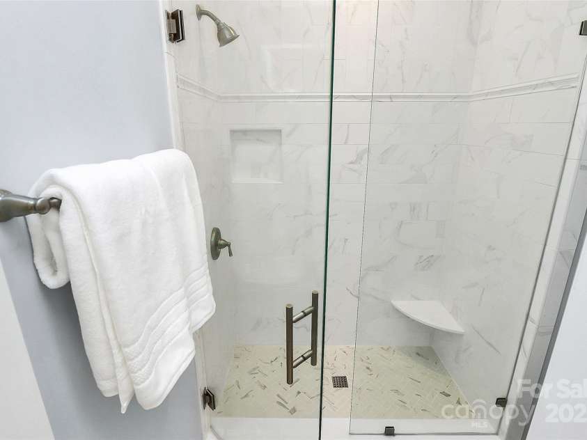 16019 Kelby Cove, Charlotte, NC 28278.  MLS# CAR4252849, YatesRealty ID 10231. Separate shower room