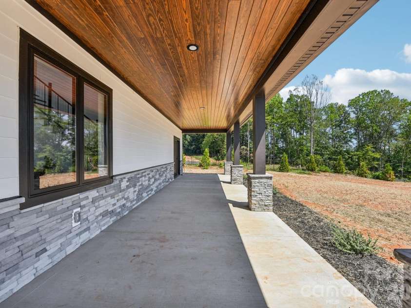 109 Winners Circle, Mooresville, NC 28117.  MLS# CAR4404383, YatesRealty ID 10233. 