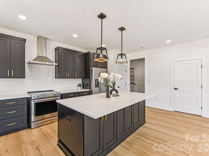 109 Winners Circle, Mooresville, NC 28117.  MLS# CAR4404383, YatesRealty ID 10233. 