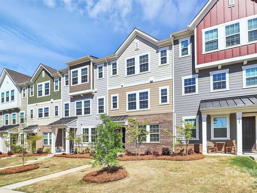 147 Morning Gap Parkway, Fort Mill, SC 29715.  MLS# CAR4249735, YatesRealty ID 10233. 