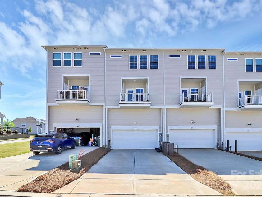 147 Morning Gap Parkway, Fort Mill, SC 29715.  MLS# CAR4249735, YatesRealty ID 10233. 