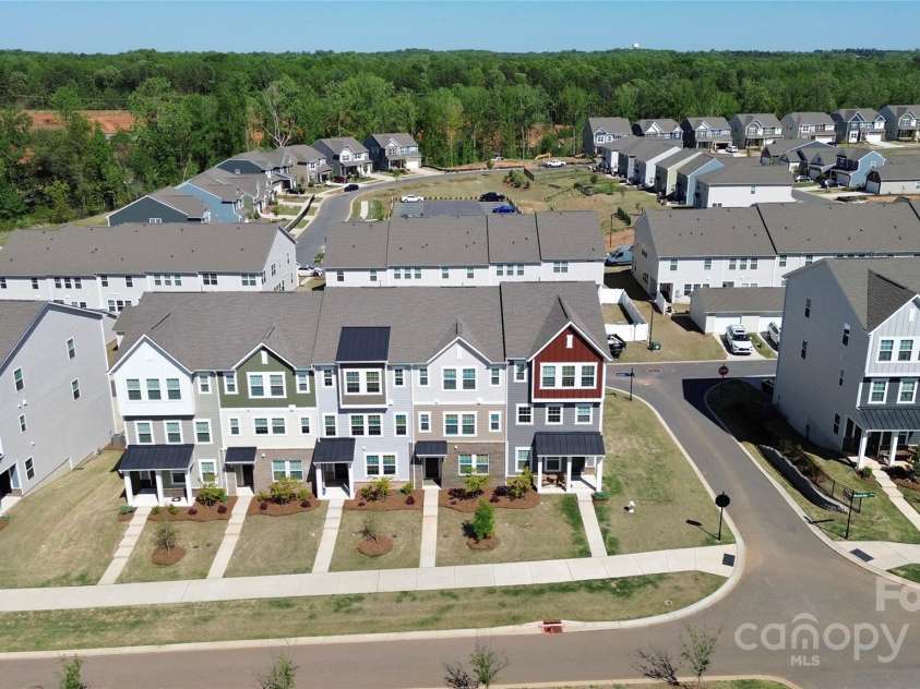 147 Morning Gap Parkway, Fort Mill, SC 29715.  MLS# CAR4249735, YatesRealty ID 10233. 