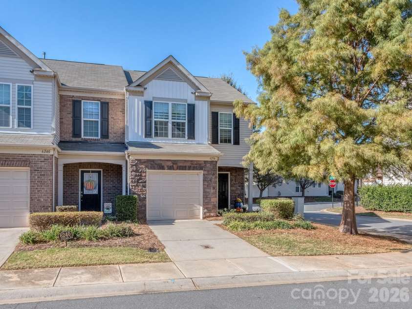 6236 Rockefeller Lane, Charlotte, NC 28210.  MLS# CAR4314822, YatesRealty ID 10234. 