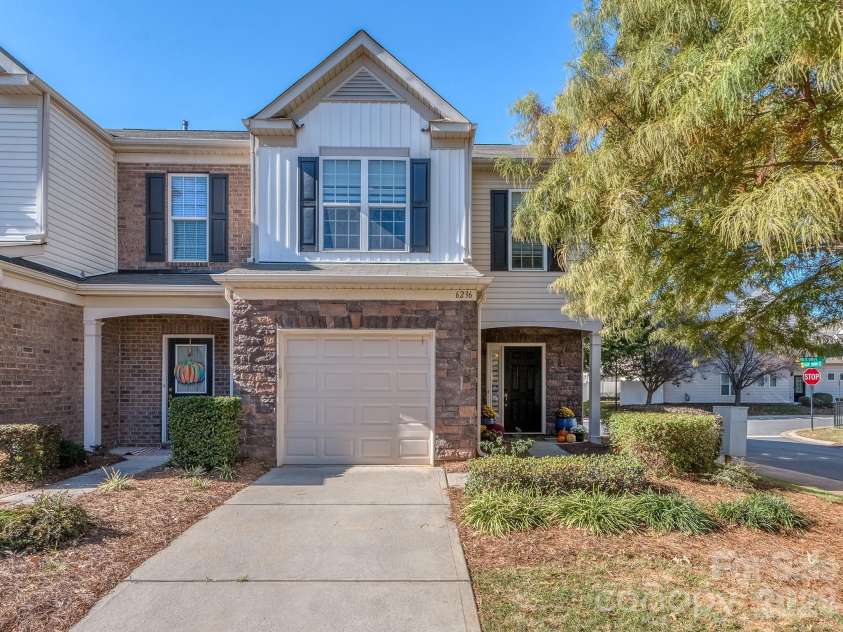 6236 Rockefeller Lane, Charlotte, NC 28210.  MLS# CAR4314822, YatesRealty ID 10234. 