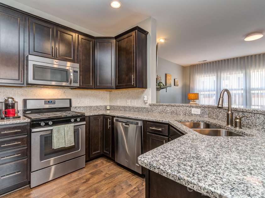 6236 Rockefeller Lane, Charlotte, NC 28210.  MLS# CAR4314822, YatesRealty ID 10234. 
