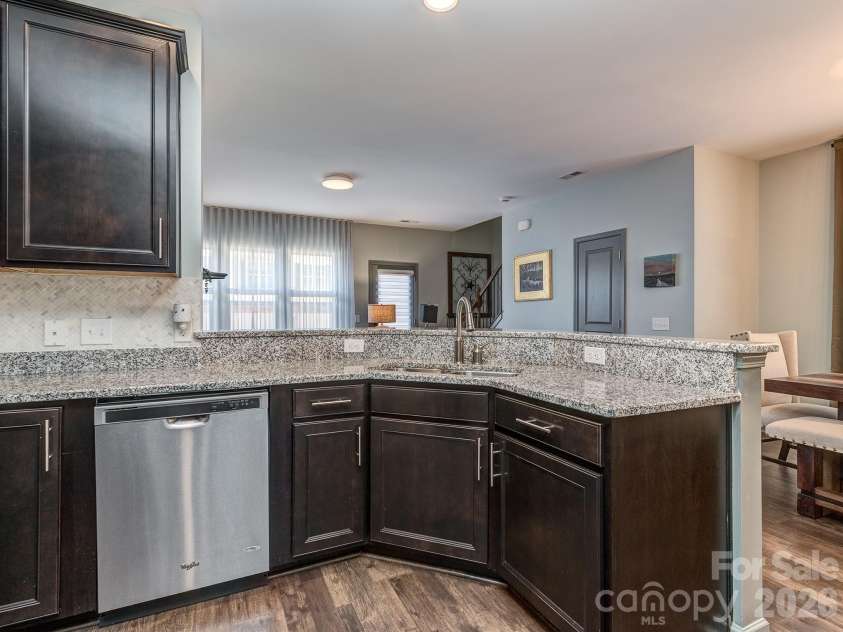 6236 Rockefeller Lane, Charlotte, NC 28210.  MLS# CAR4314822, YatesRealty ID 10234. 