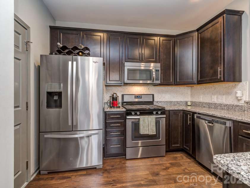 6236 Rockefeller Lane, Charlotte, NC 28210.  MLS# CAR4314822, YatesRealty ID 10234. 