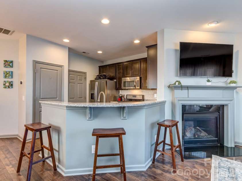 6236 Rockefeller Lane, Charlotte, NC 28210.  MLS# CAR4314822, YatesRealty ID 10234. 