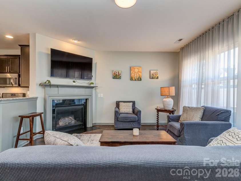 6236 Rockefeller Lane, Charlotte, NC 28210.  MLS# CAR4314822, YatesRealty ID 10234. 