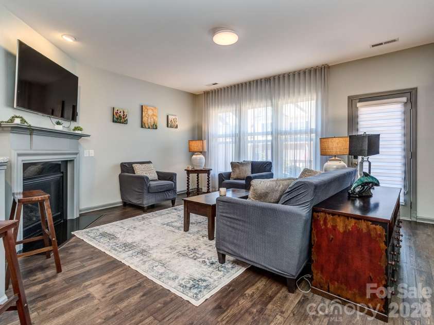 6236 Rockefeller Lane, Charlotte, NC 28210.  MLS# CAR4314822, YatesRealty ID 10234. 
