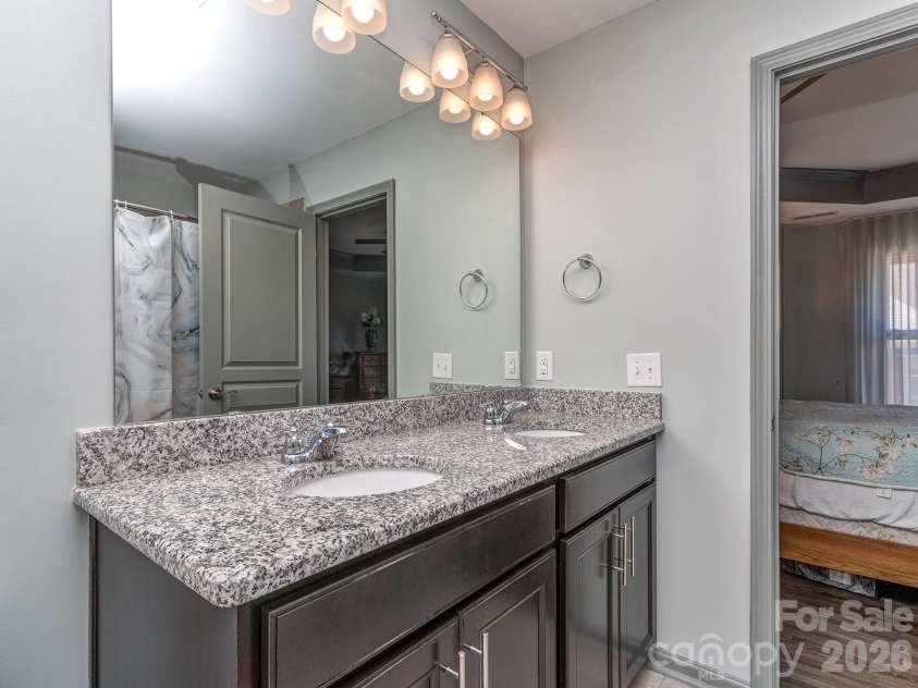 6236 Rockefeller Lane, Charlotte, NC 28210.  MLS# CAR4314822, YatesRealty ID 10234. 
