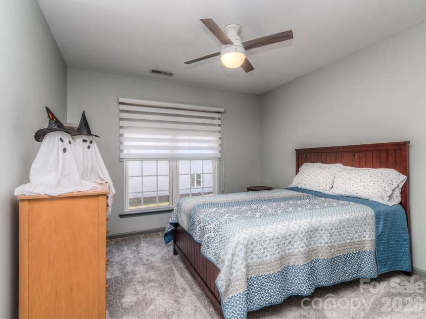 6236 Rockefeller Lane, Charlotte, NC 28210.  MLS# CAR4314822, YatesRealty ID 10234. 