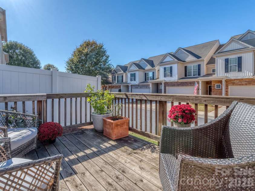 6236 Rockefeller Lane, Charlotte, NC 28210.  MLS# CAR4314822, YatesRealty ID 10234. 