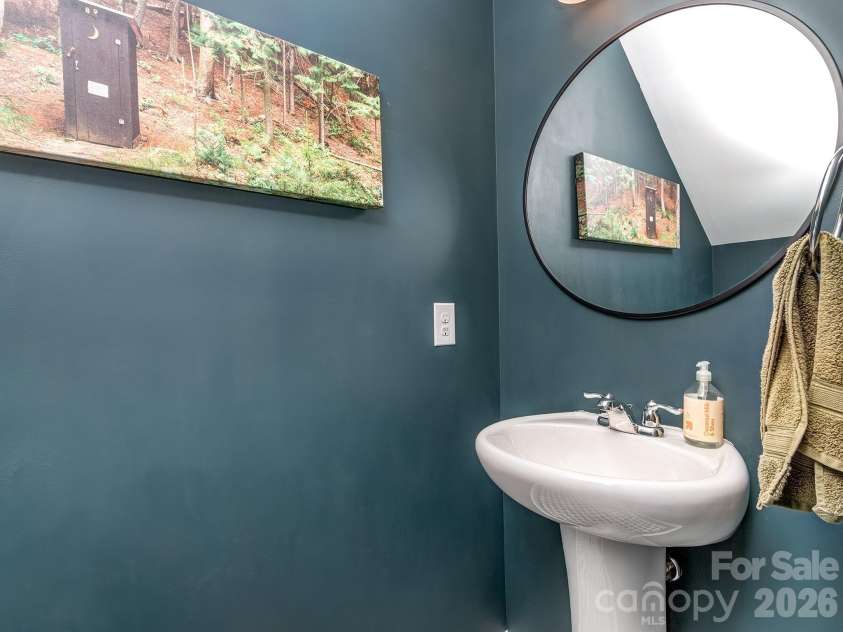 6236 Rockefeller Lane, Charlotte, NC 28210.  MLS# CAR4314822, YatesRealty ID 10234. You've got to see the tile on this floor