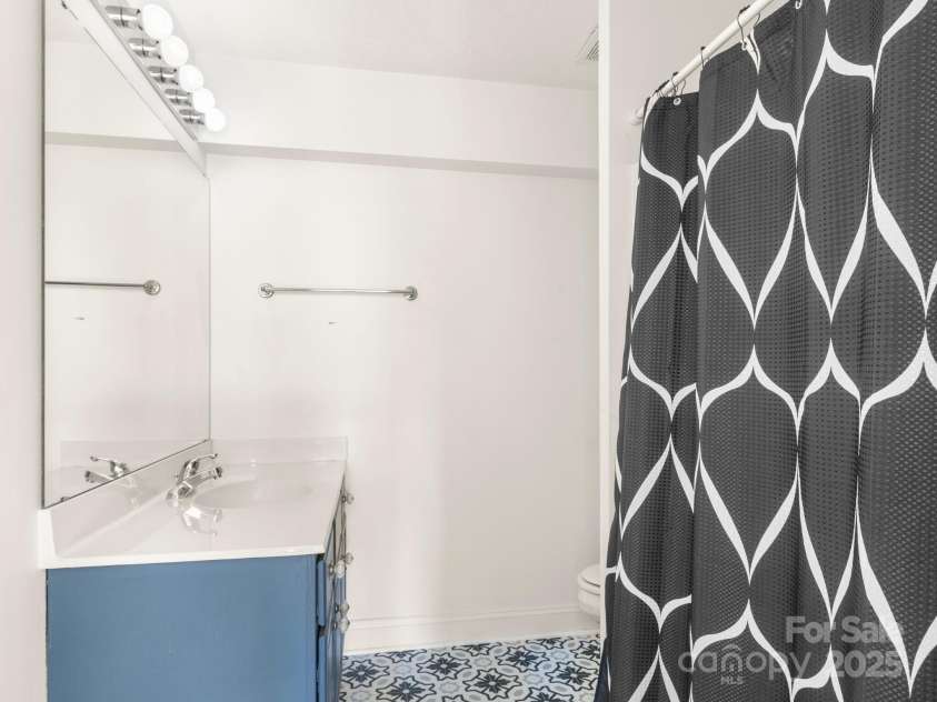 608 Carriage Commons Drive, Hendersonville, NC 28791.  MLS# CAR4215981, YatesRealty ID 10235. Bath 2