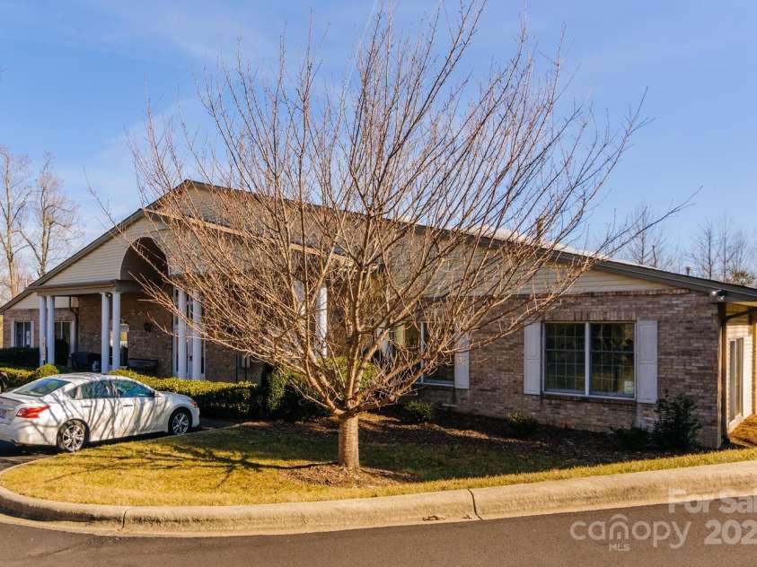608 Carriage Commons Drive, Hendersonville, NC 28791.  MLS# CAR4215981, YatesRealty ID 10235. Clubhouse
