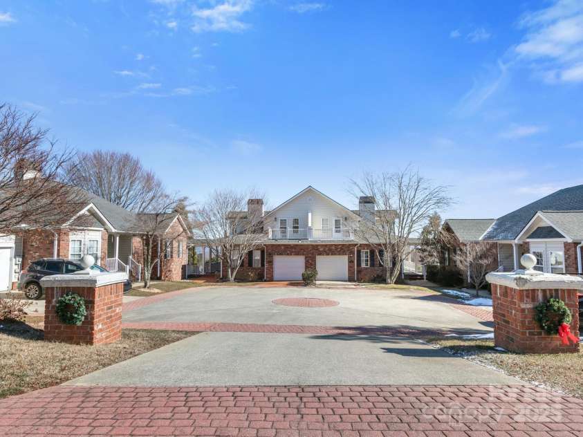 608 Carriage Commons Drive, Hendersonville, NC 28791.  MLS# CAR4215981, YatesRealty ID 10235. Courtyard enrtry