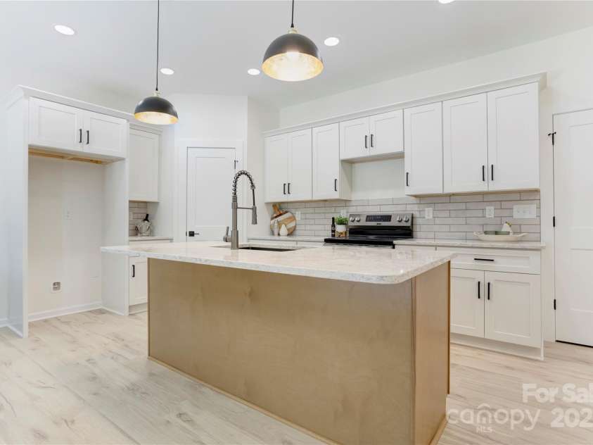 3300 Travis Lane, Concord, NC 28027.  MLS# CAR4252074, YatesRealty ID 10236. 