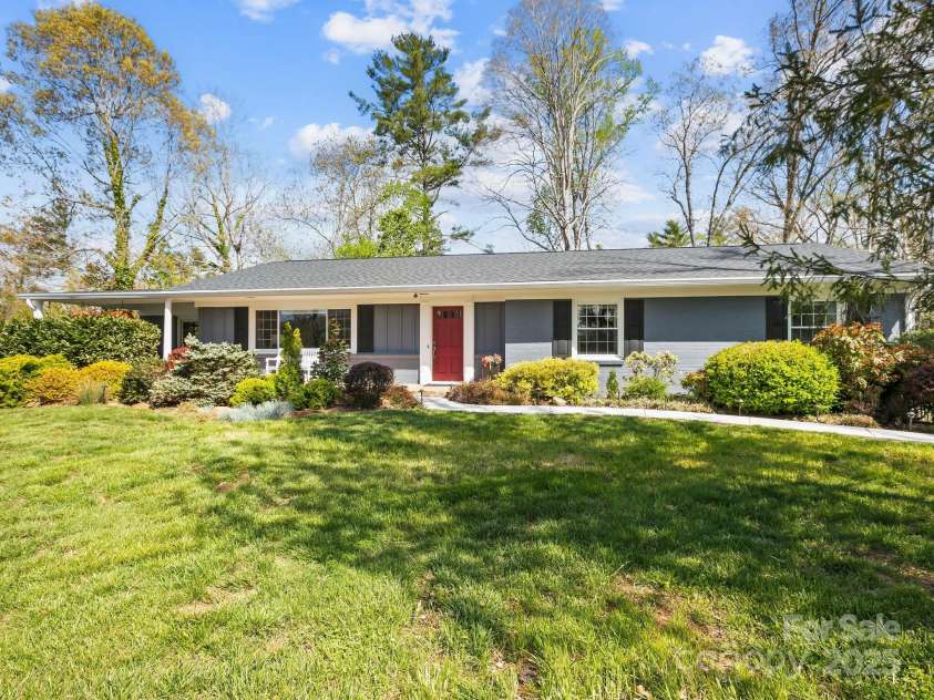 29 Fox Chase Road, Asheville, NC 28804.  MLS# CAR4247738, YatesRealty ID 10237. 