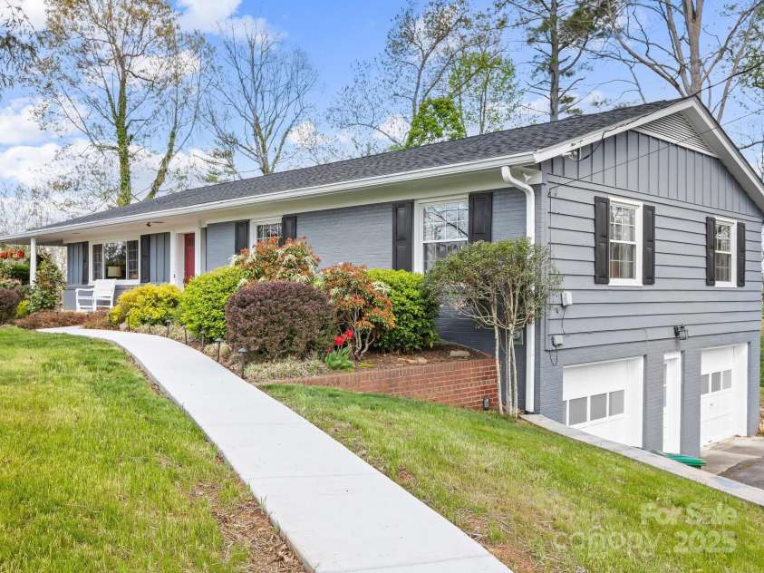 29 Fox Chase Road, Asheville, NC 28804.  MLS# CAR4247738, YatesRealty ID 10237. 