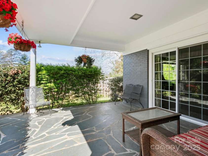 29 Fox Chase Road, Asheville, NC 28804.  MLS# CAR4247738, YatesRealty ID 10237. 