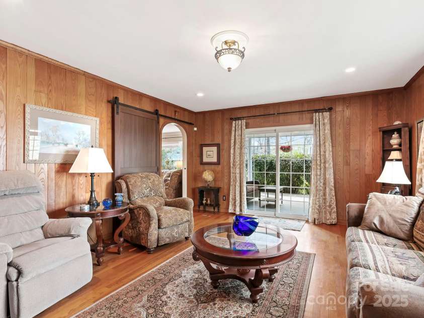 29 Fox Chase Road, Asheville, NC 28804.  MLS# CAR4247738, YatesRealty ID 10237. 