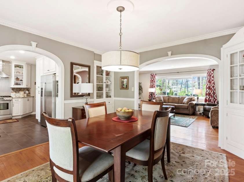 29 Fox Chase Road, Asheville, NC 28804.  MLS# CAR4247738, YatesRealty ID 10237. 