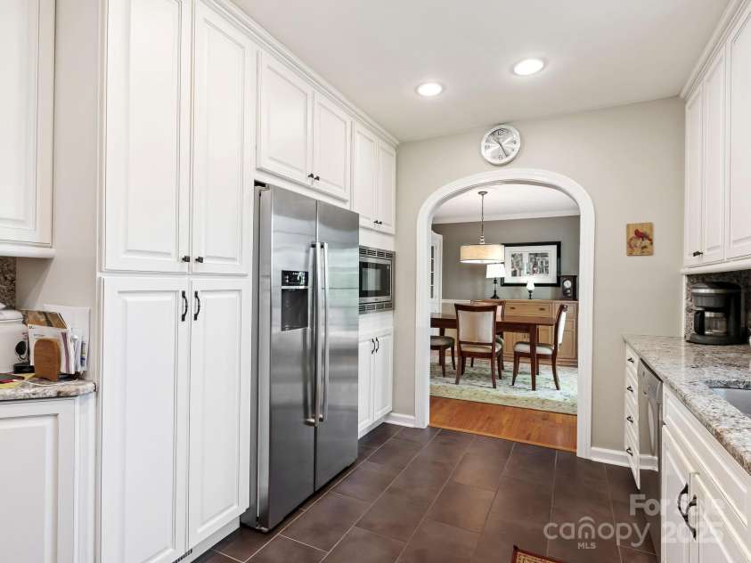 29 Fox Chase Road, Asheville, NC 28804.  MLS# CAR4247738, YatesRealty ID 10237. 