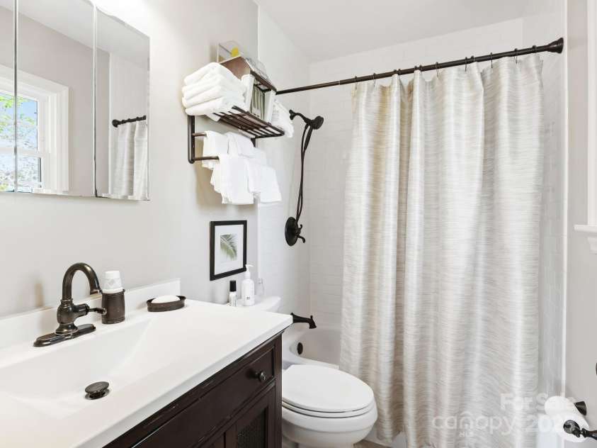 29 Fox Chase Road, Asheville, NC 28804.  MLS# CAR4247738, YatesRealty ID 10237. 