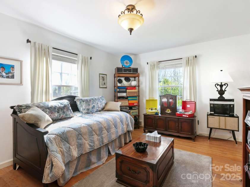 29 Fox Chase Road, Asheville, NC 28804.  MLS# CAR4247738, YatesRealty ID 10237. 