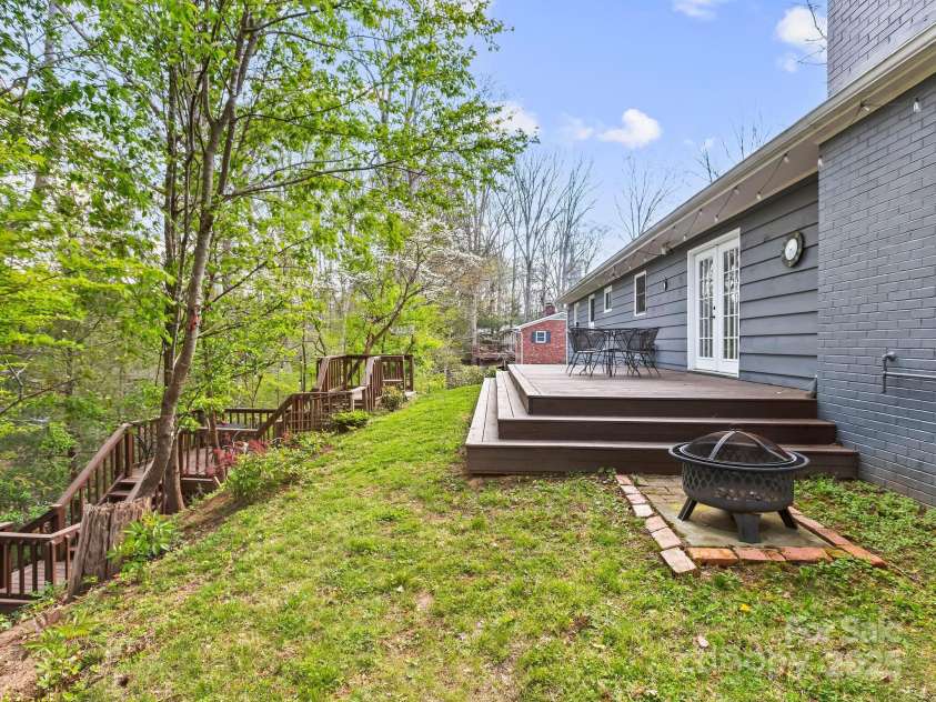 29 Fox Chase Road, Asheville, NC 28804.  MLS# CAR4247738, YatesRealty ID 10237. 