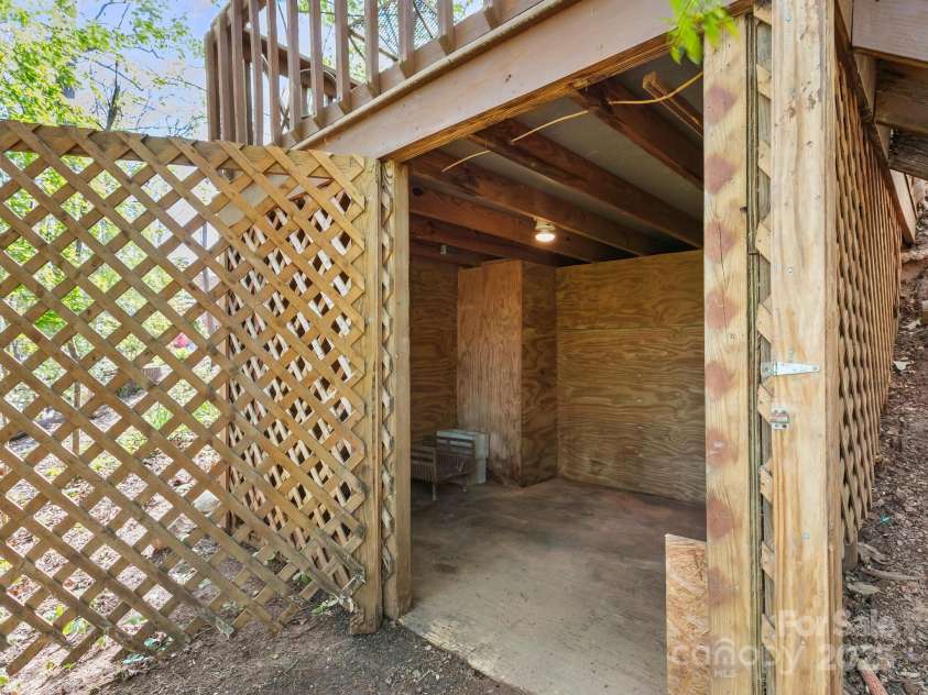 29 Fox Chase Road, Asheville, NC 28804.  MLS# CAR4247738, YatesRealty ID 10237. 