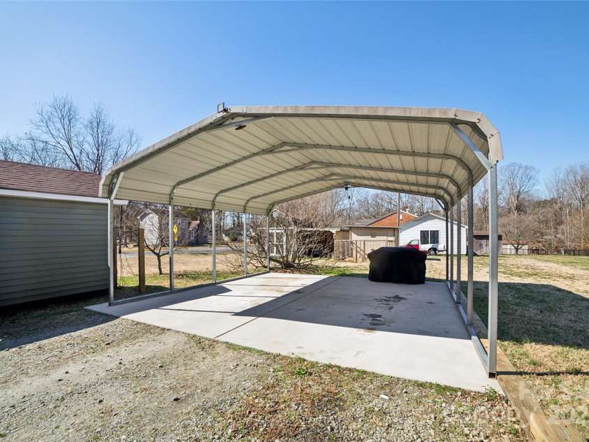 101 Sunset Drive, Stanley, NC 28164.  MLS# CAR4228097, YatesRealty ID 10238. 