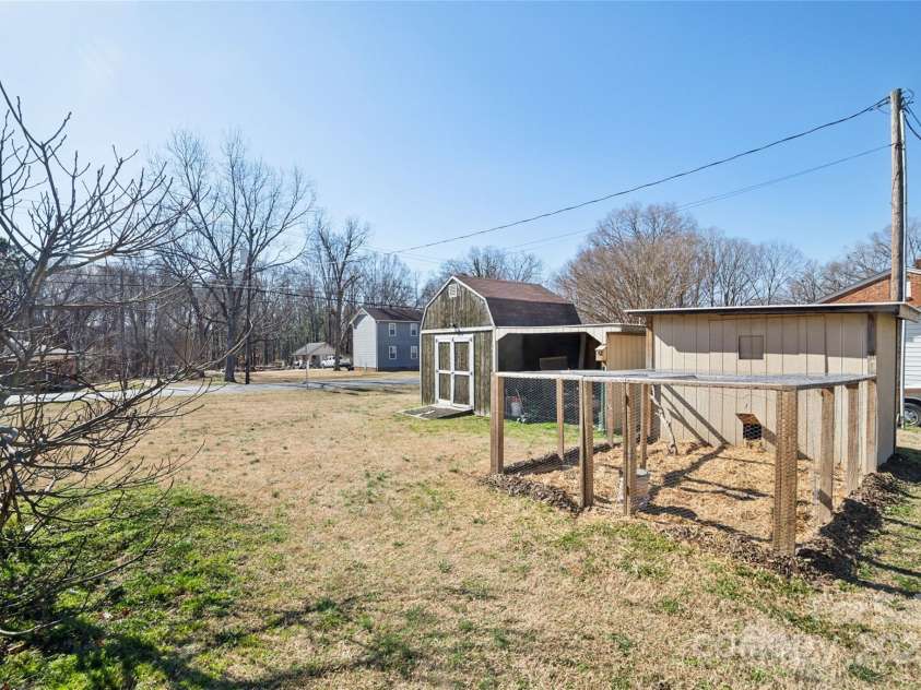 101 Sunset Drive, Stanley, NC 28164.  MLS# CAR4228097, YatesRealty ID 10238. 