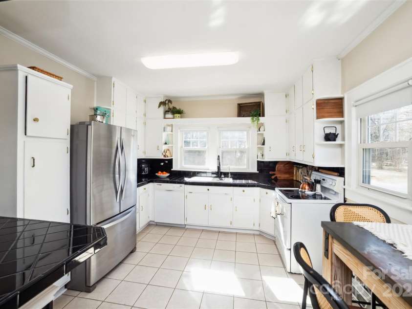 101 Sunset Drive, Stanley, NC 28164.  MLS# CAR4228097, YatesRealty ID 10238. 